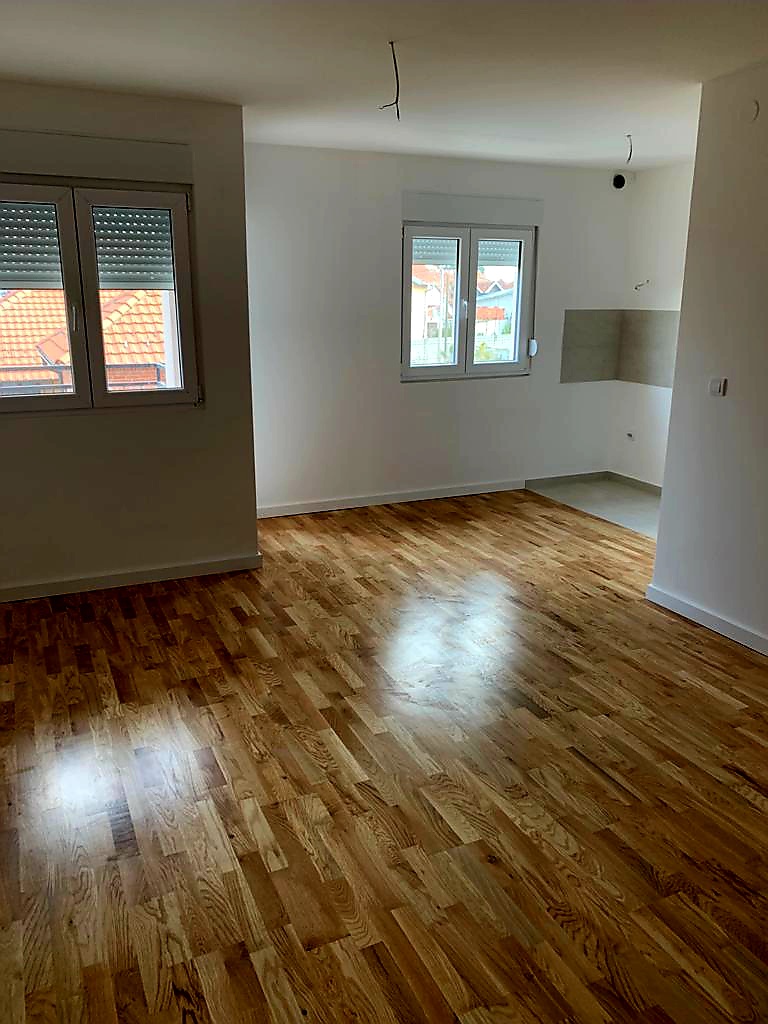 Kotež uknjizeni stanovi od 41 i 43 kvadrata  vlasnik direktna prodaja 2