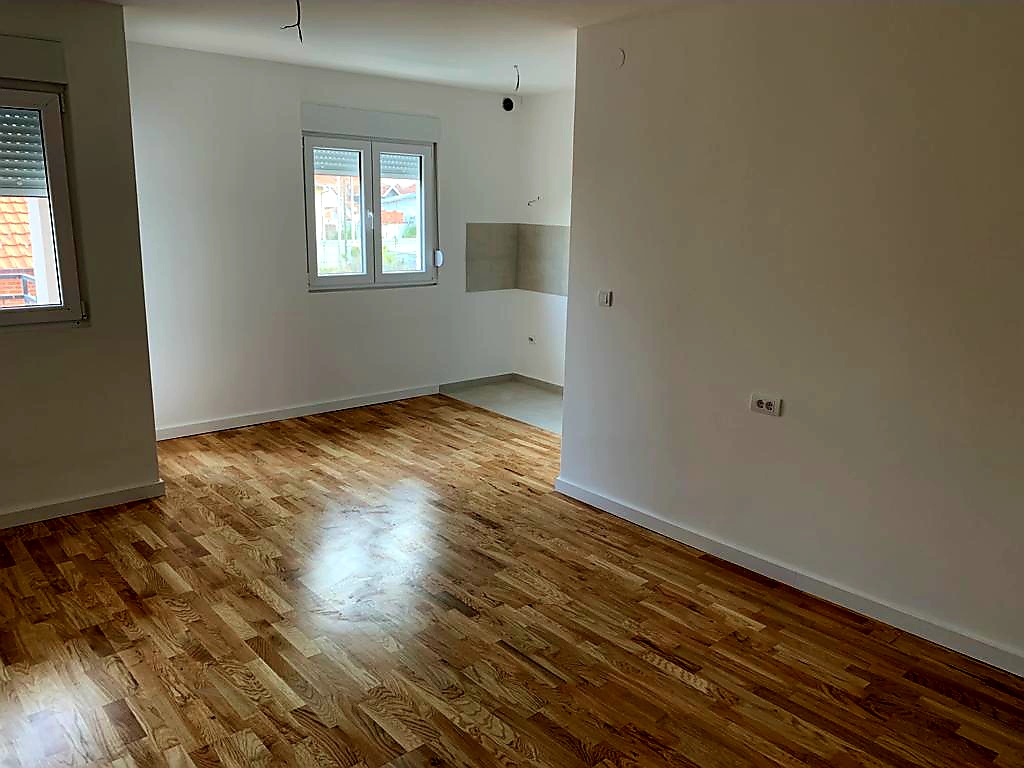 Kotež uknjizeni stanovi od 41 i 43 kvadrata  vlasnik direktna prodaja 3