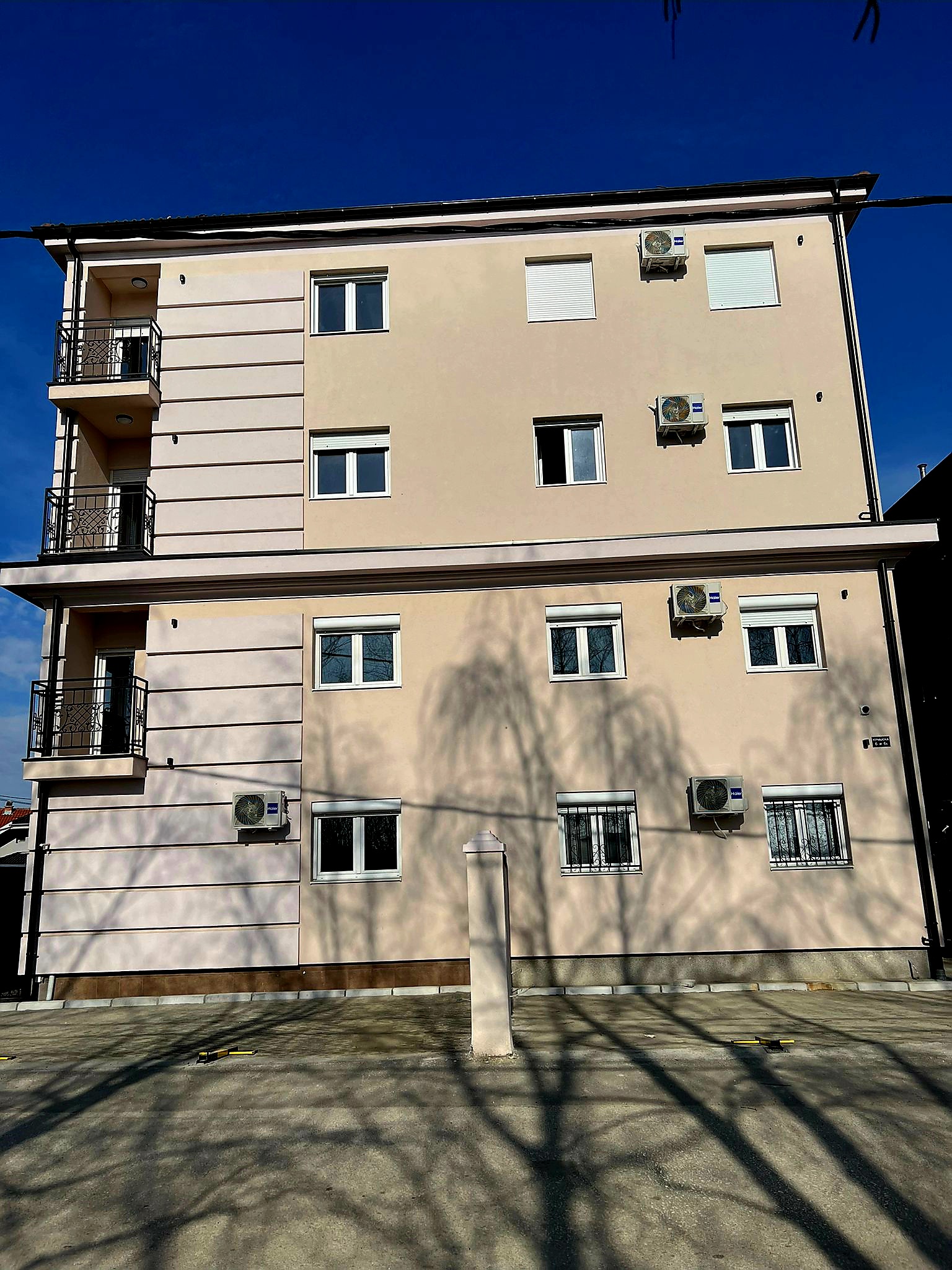 Kotež uknjizeni stanovi od 41 i 43 kvadrata  vlasnik direktna prodaja 9