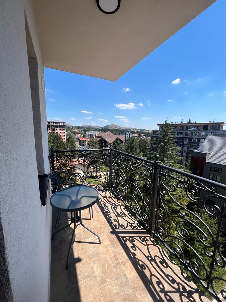 Prodaja LUX stana na Zlatiboru 5