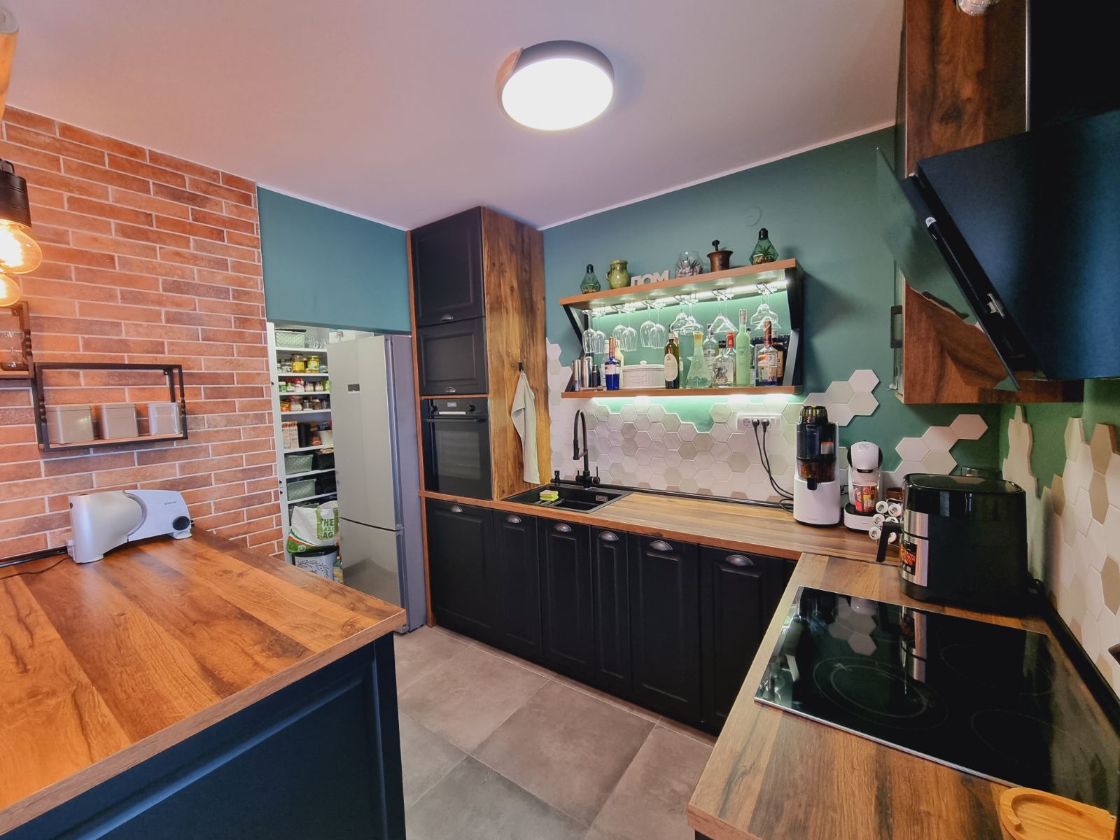 Luksuzan porodican kompletno namesten 4 soban stan 2