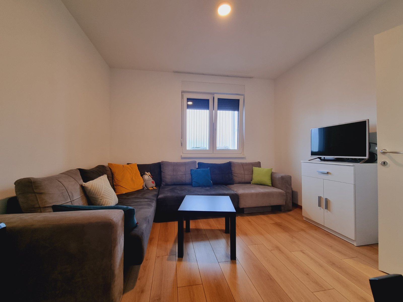 Luksuzan porodican kompletno namesten 4 soban stan 3