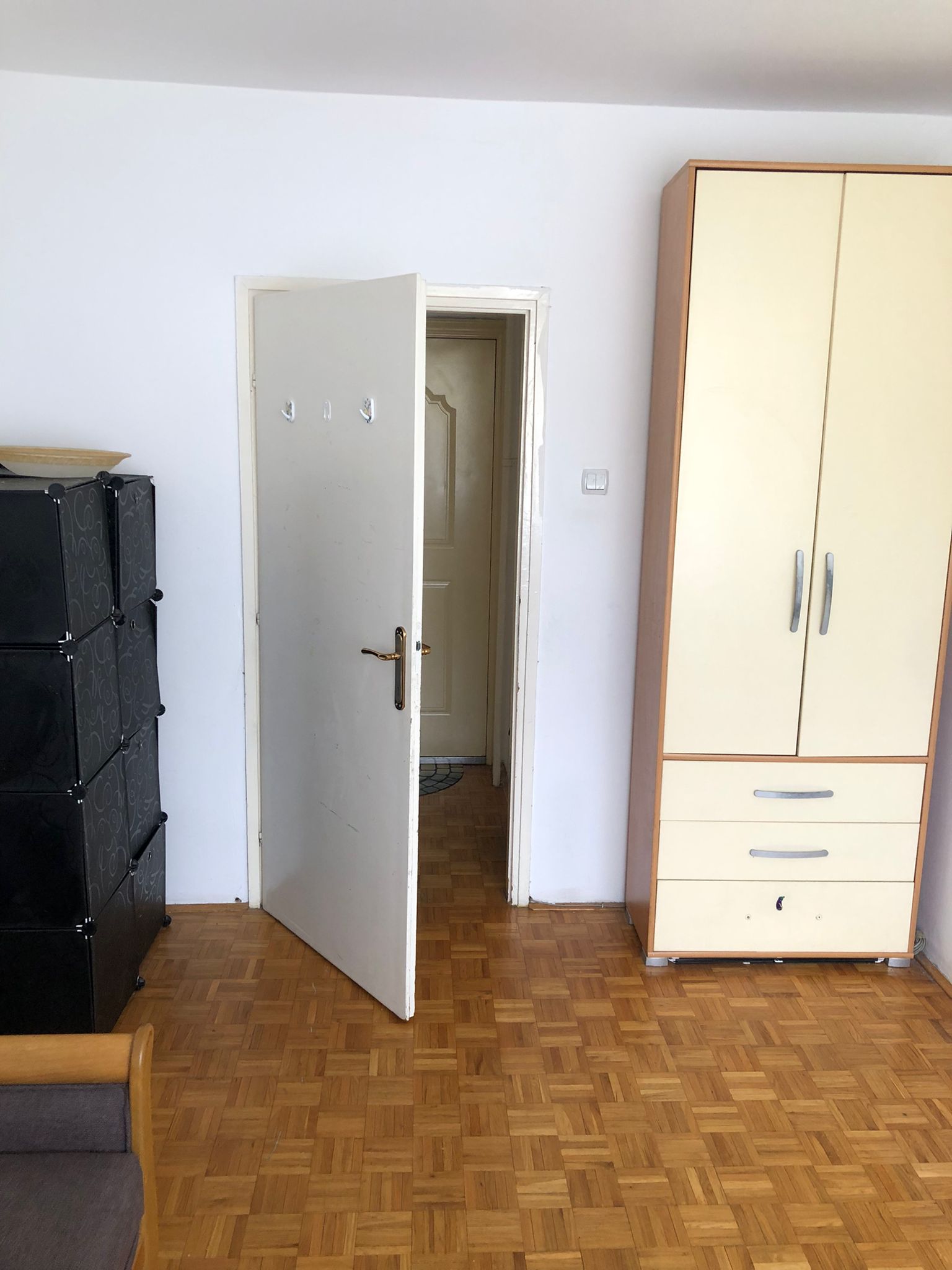 Izdajem namesten stan u Sumicama 5