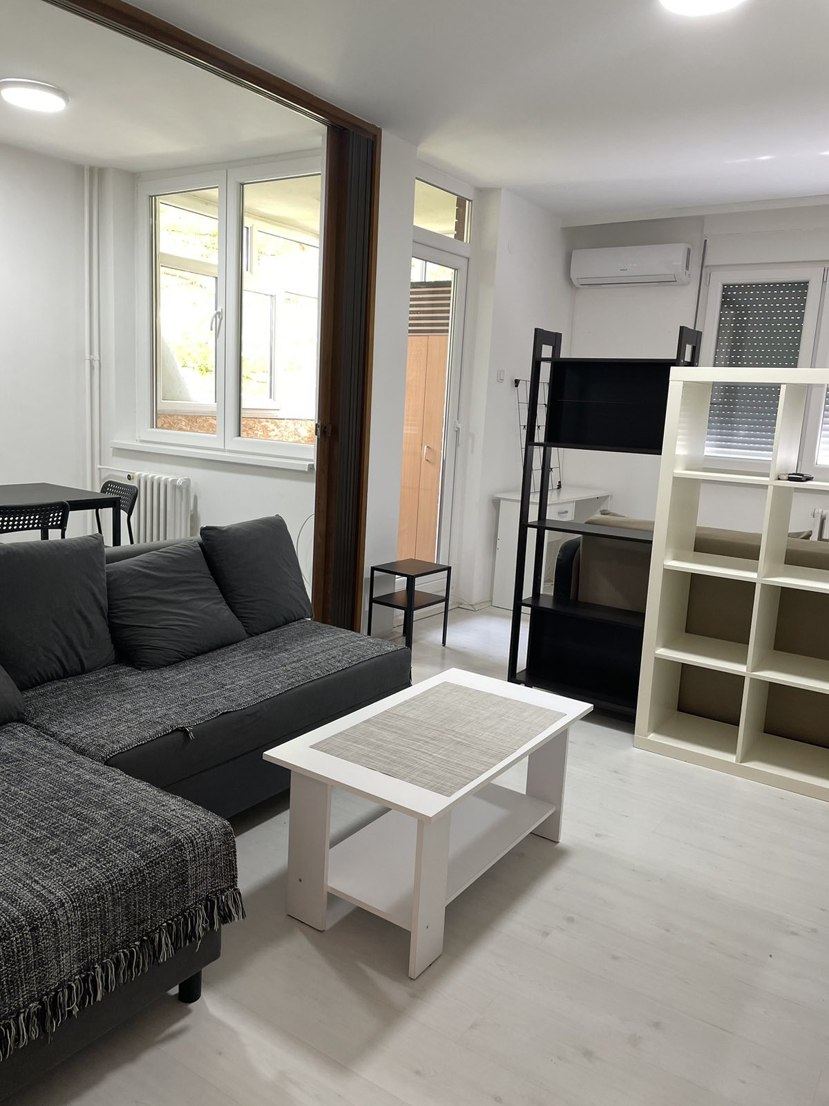 Izdajem stan na Vozdovcu 5