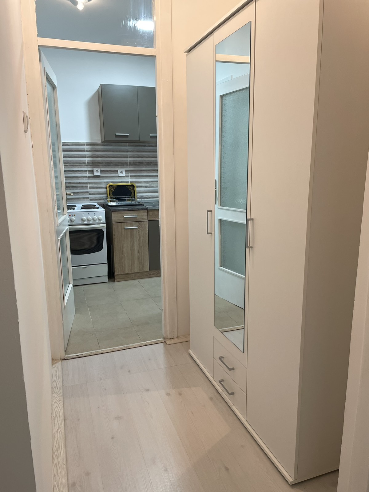 Izdajem stan na Vozdovcu 2