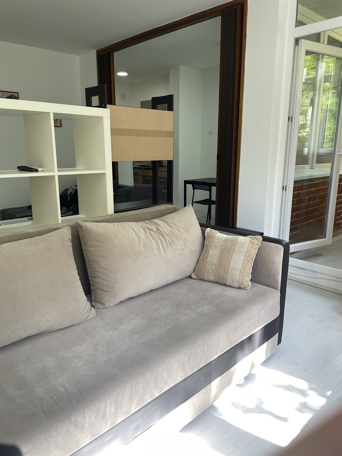 Izdajem stan na Vozdovcu 4