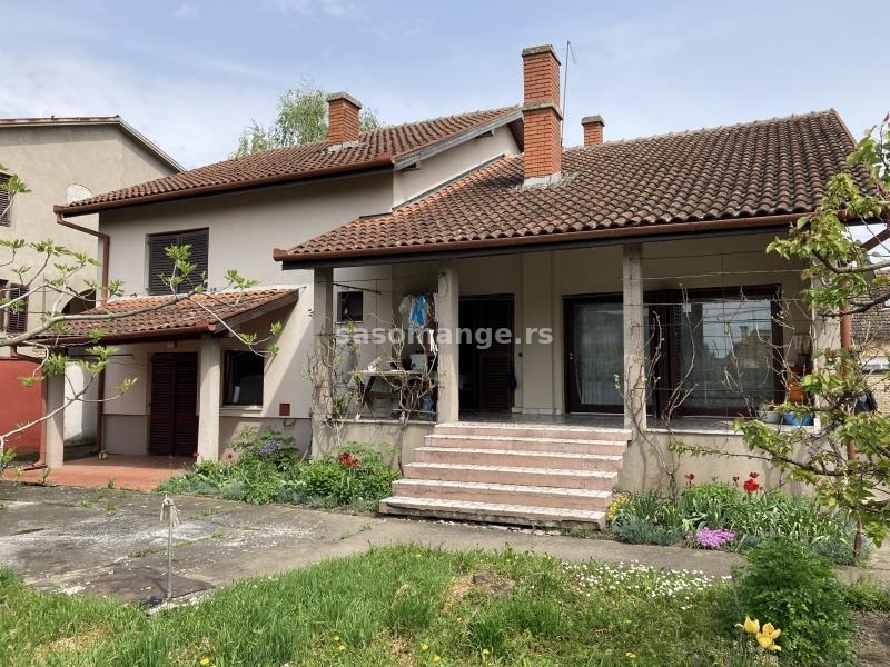 Prodajem kucu u Sremskoj Mitrovici 3