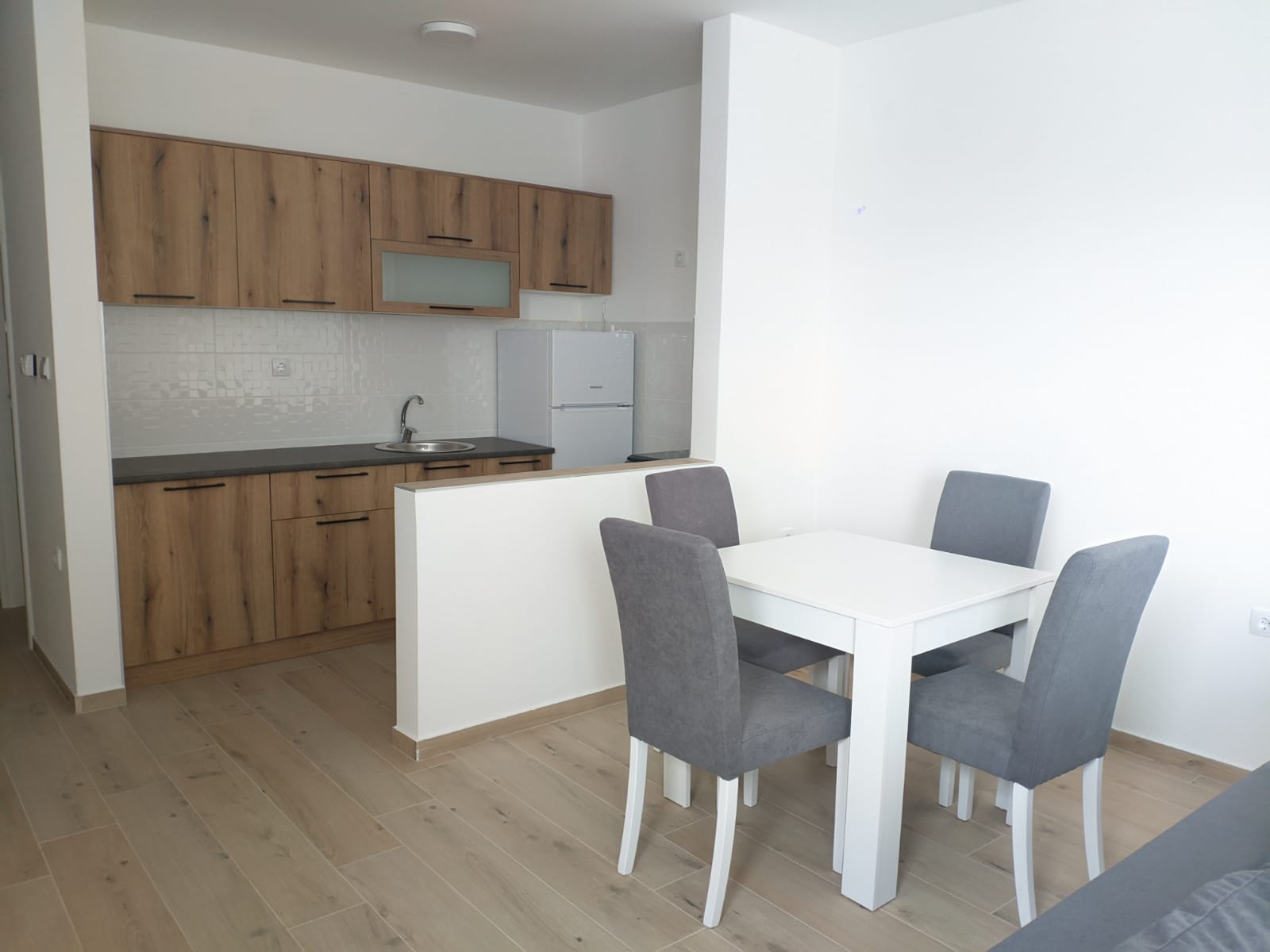 Jednoiposaoban stan sa parking mestom  Mala Amerika 2