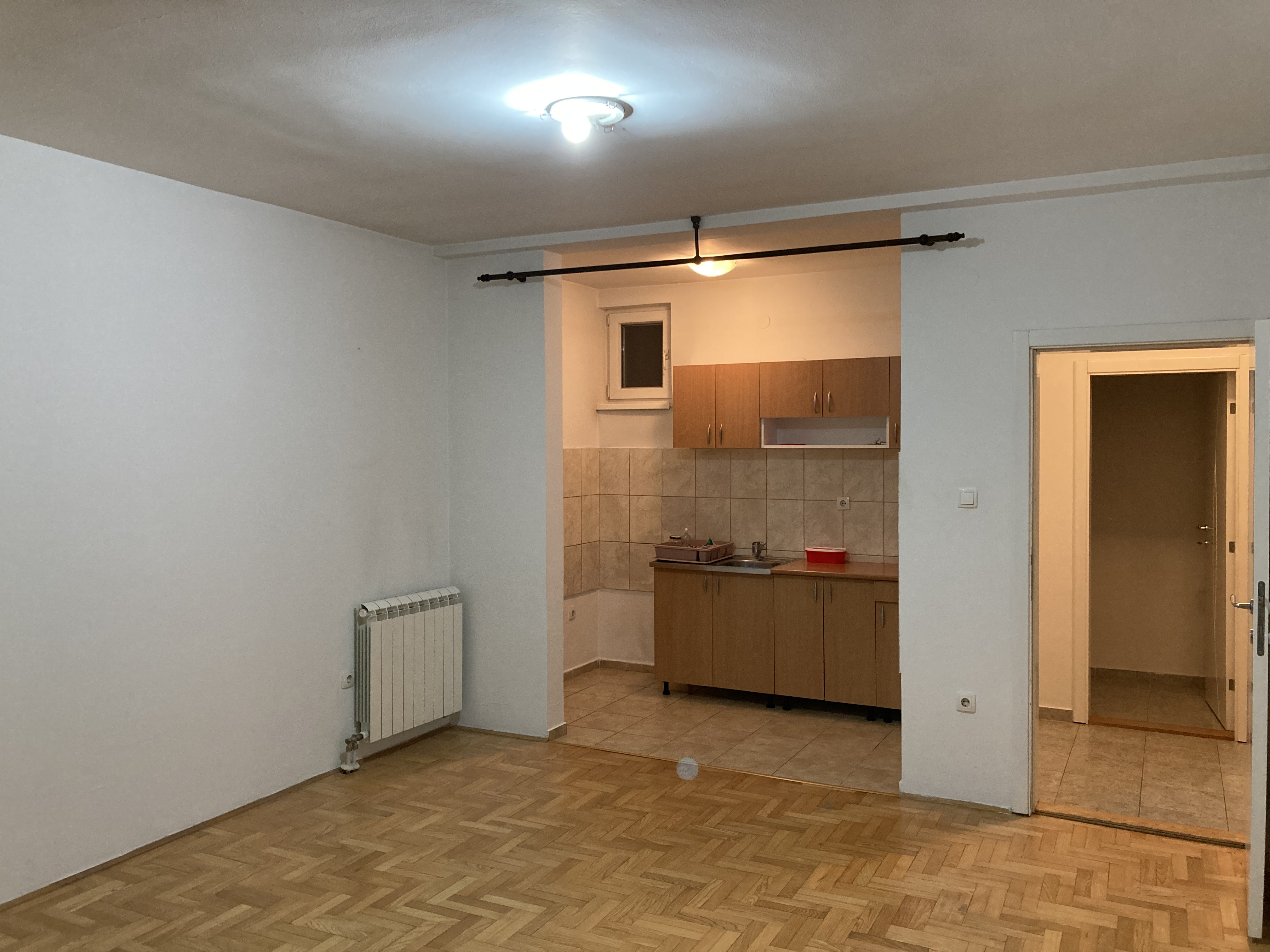 Prodajem stan u centru 2