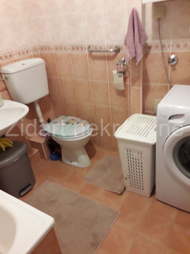 Stara Bežanija, Pere Segedinca, odličan 2.5 stan 7
