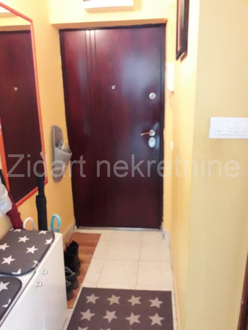 Stara Bežanija, Pere Segedinca, odličan 2.5 stan 5