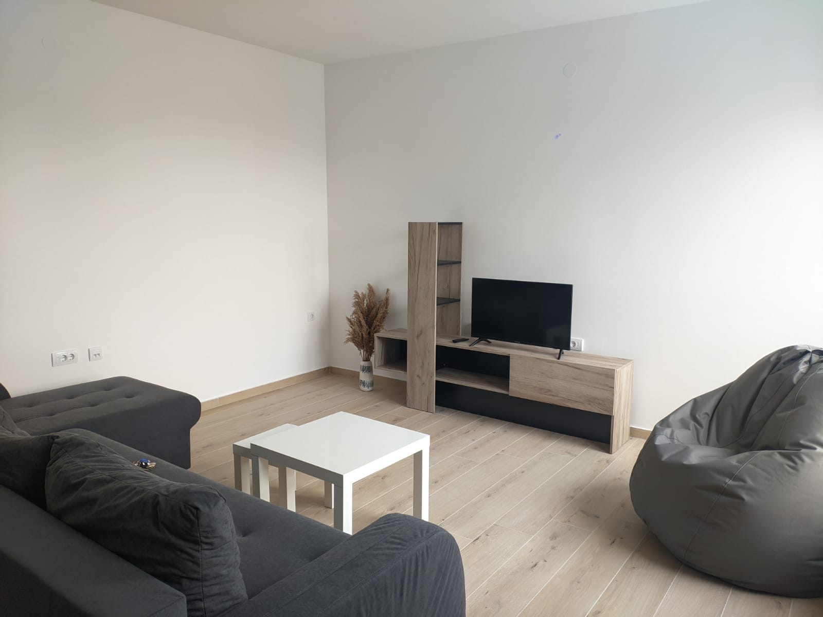 Jednoiposoban stan sa parking mestom  Mala Amerika 1