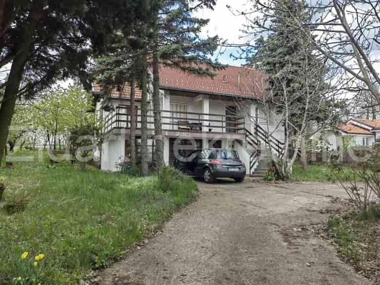Lepa kuća na Avali naselje Trešnja 1