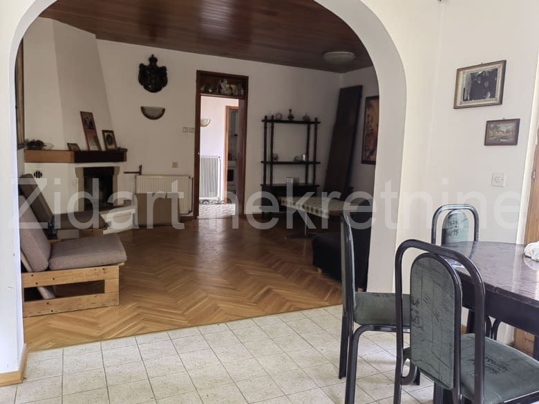 Lepa kuća na Avali naselje Trešnja 6