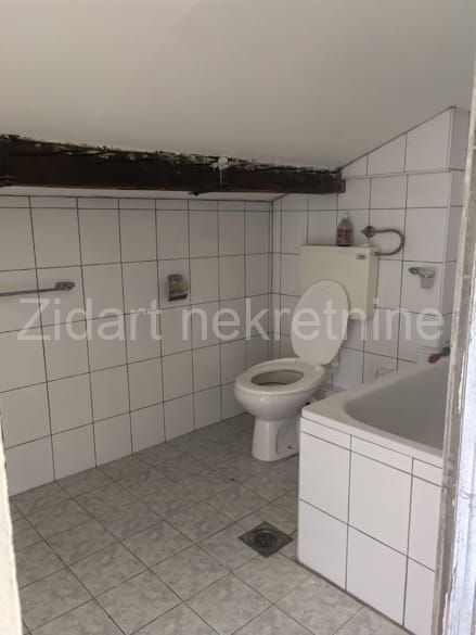 Lepa kuća na Avali naselje Trešnja 14