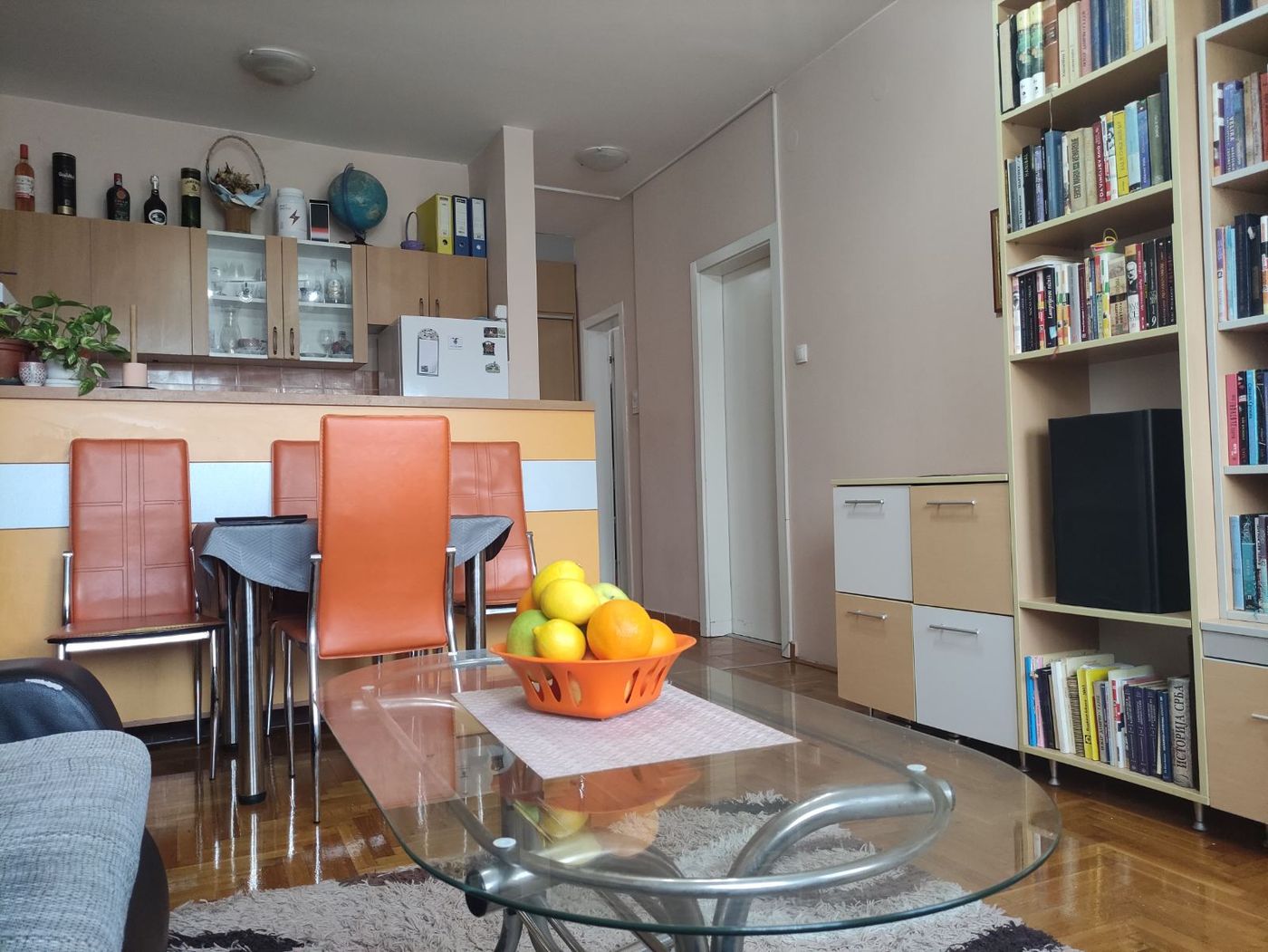 Odličan dvosoban stan   parking za stanare   062 792 583 3