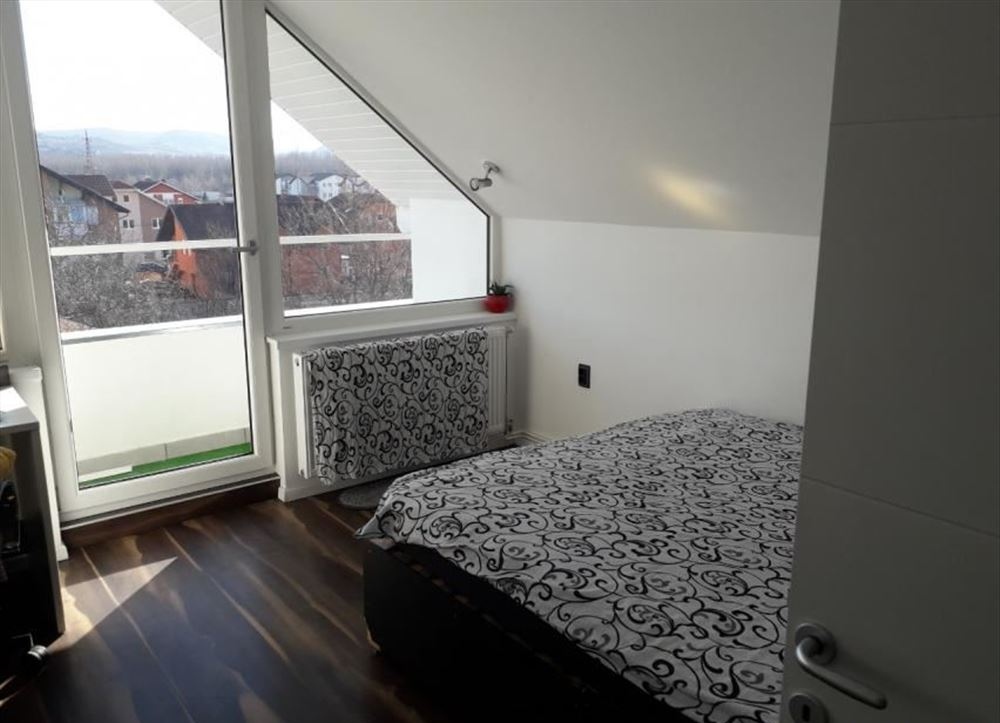 Povoljno   uknjižen trosoban stan   hitno   062 792 583 3