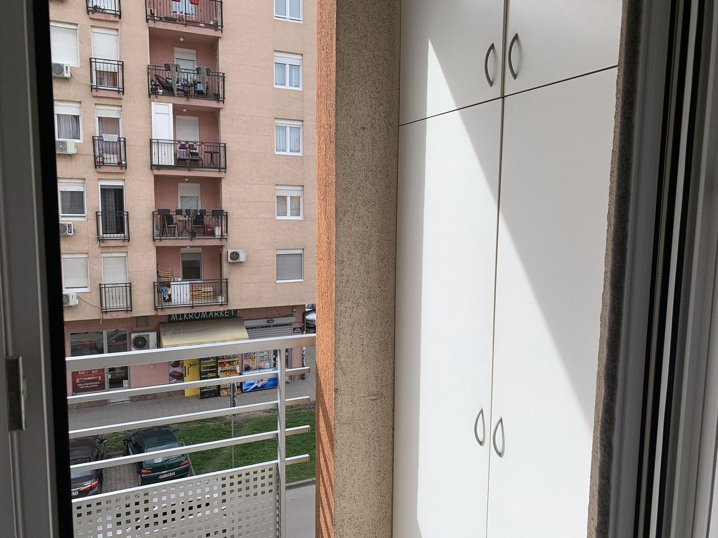 Uknjižena i nameštena garsonjera   izdata za 350    062 792 583 5