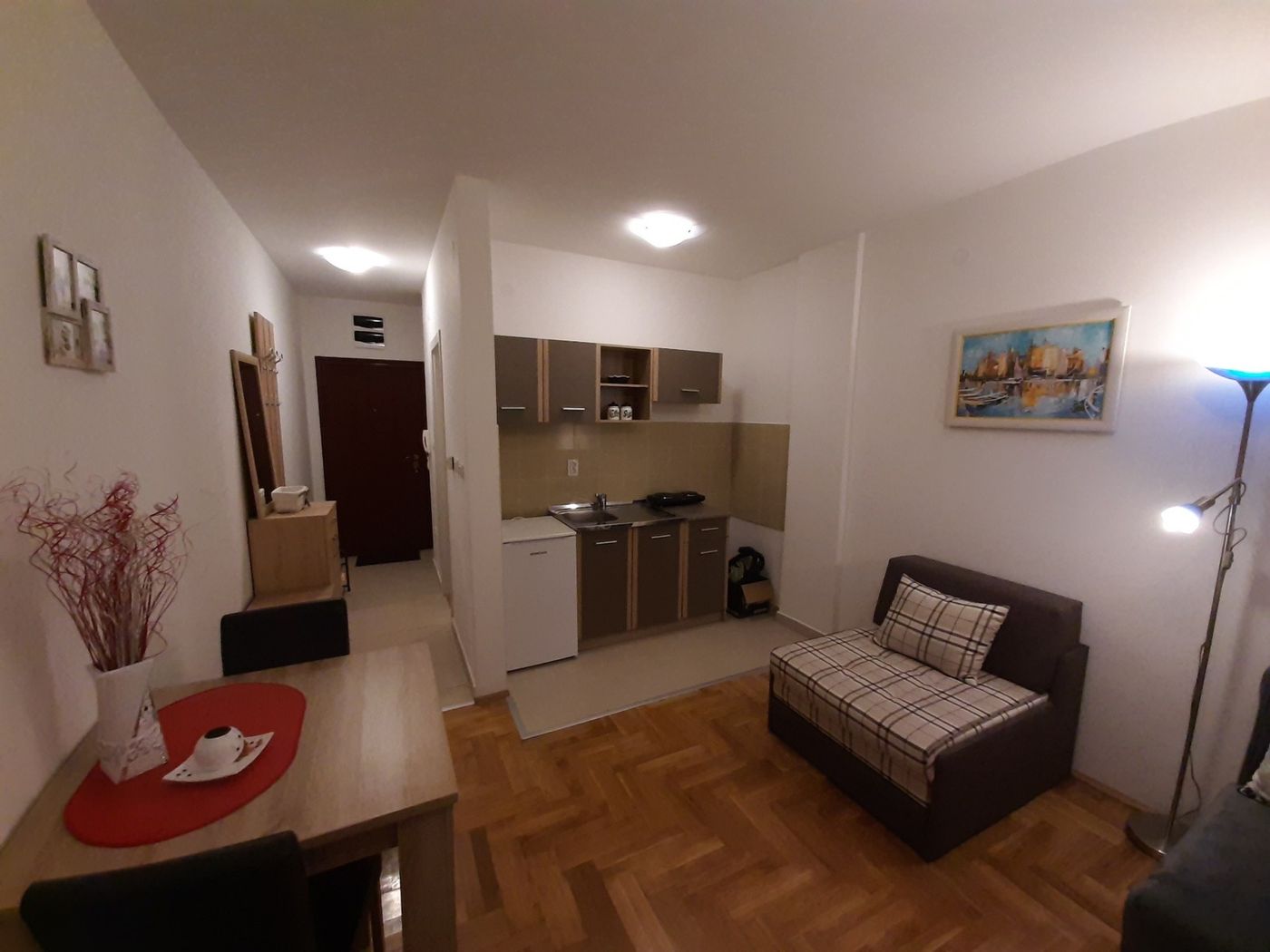 Uknjižen   namešten   idealno za izdavanje   062 792 583 1