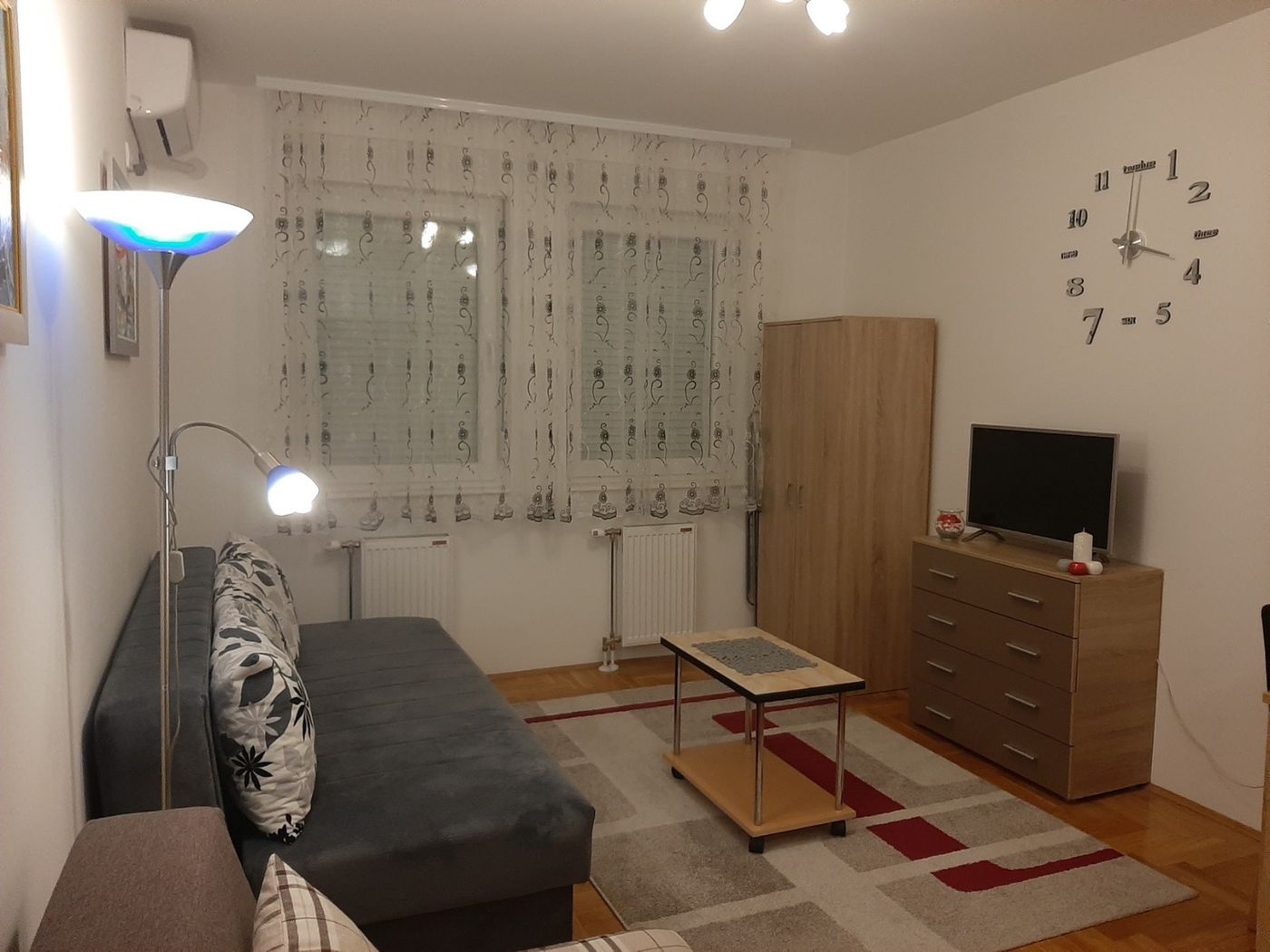 Uknjižen   namešten   idealno za izdavanje   062 792 583 3