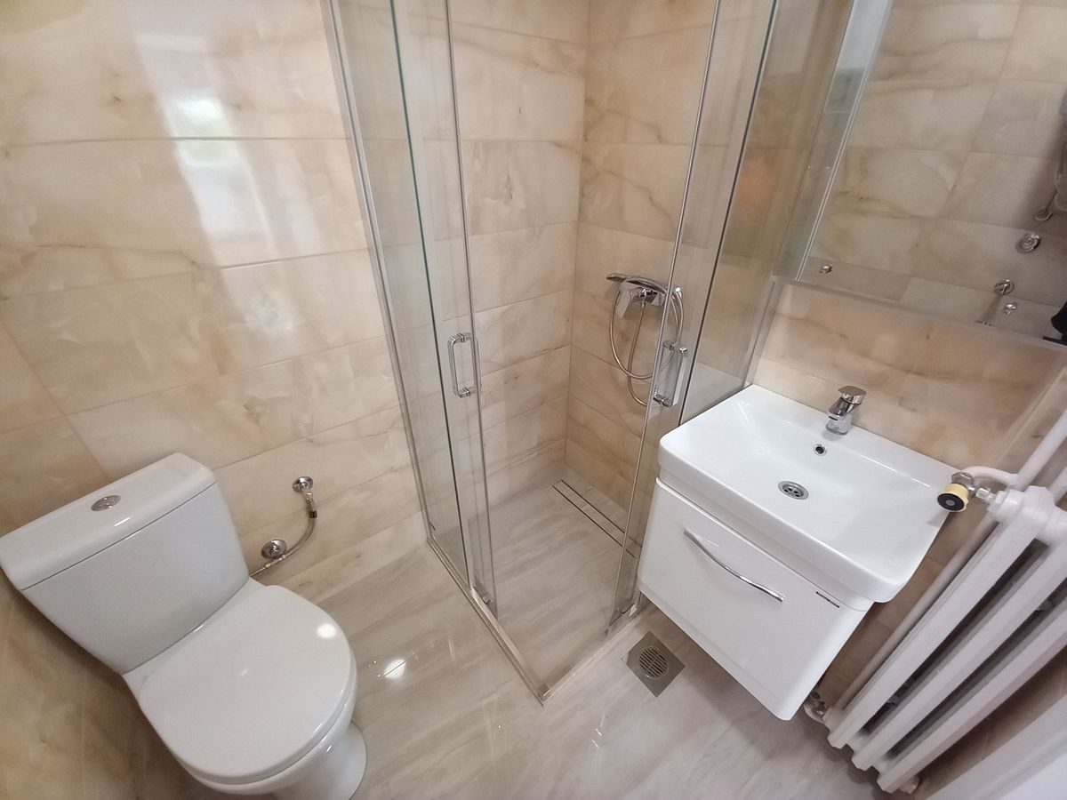 Kompletno renoviran dvoiposoban stan   odmah useljiv   062 792 583 5