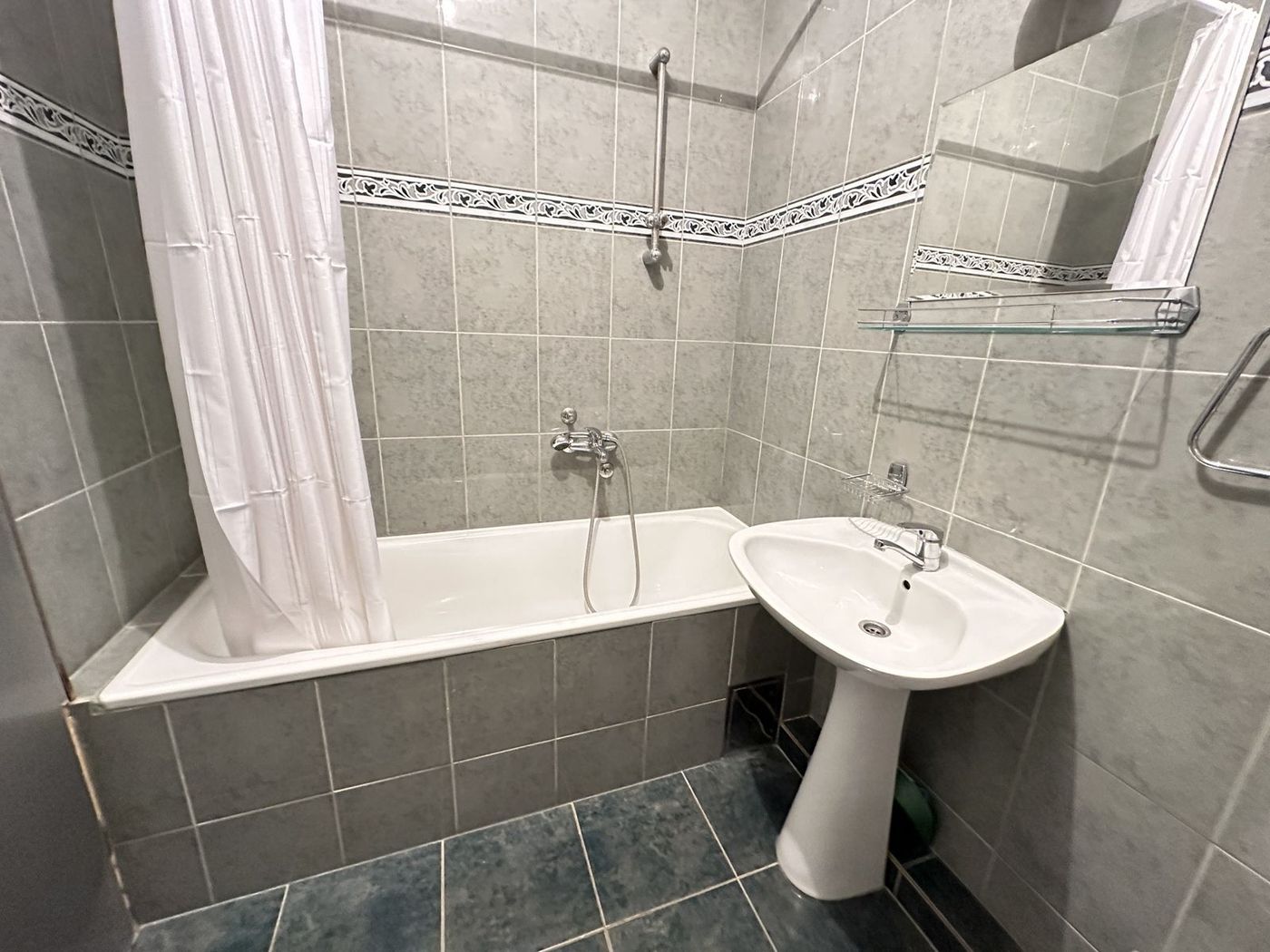 Odmah useljiv stan   parking za stanare   062 792 583 4