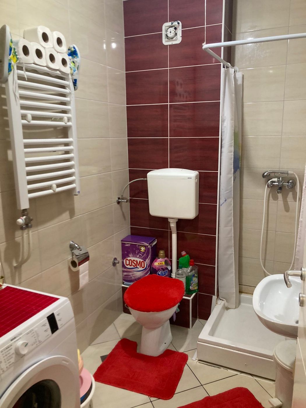 Uknjižen  parking za stanare   odličan   062 792 583 5