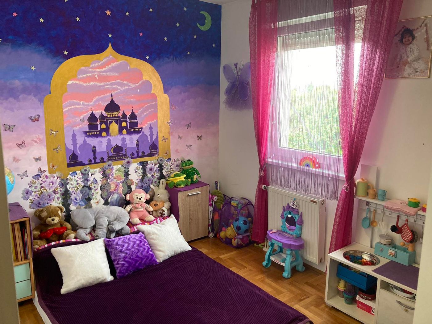 Uknjižen  parking za stanare   odličan   062 792 583 4