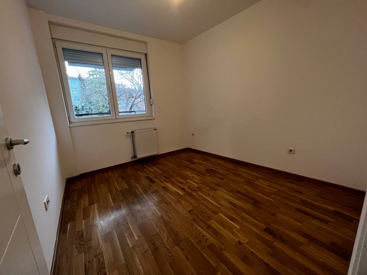 Hitna prodaja  snižena cena   odmah useljiv 062 792 583 3