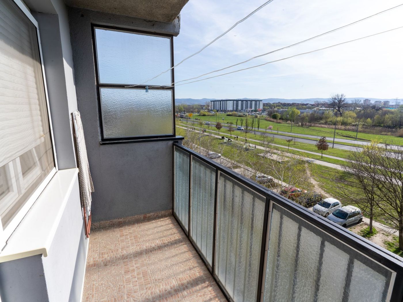 Kompletno renoviran   idealan raspored   otvoren pogled 062 792 583 5