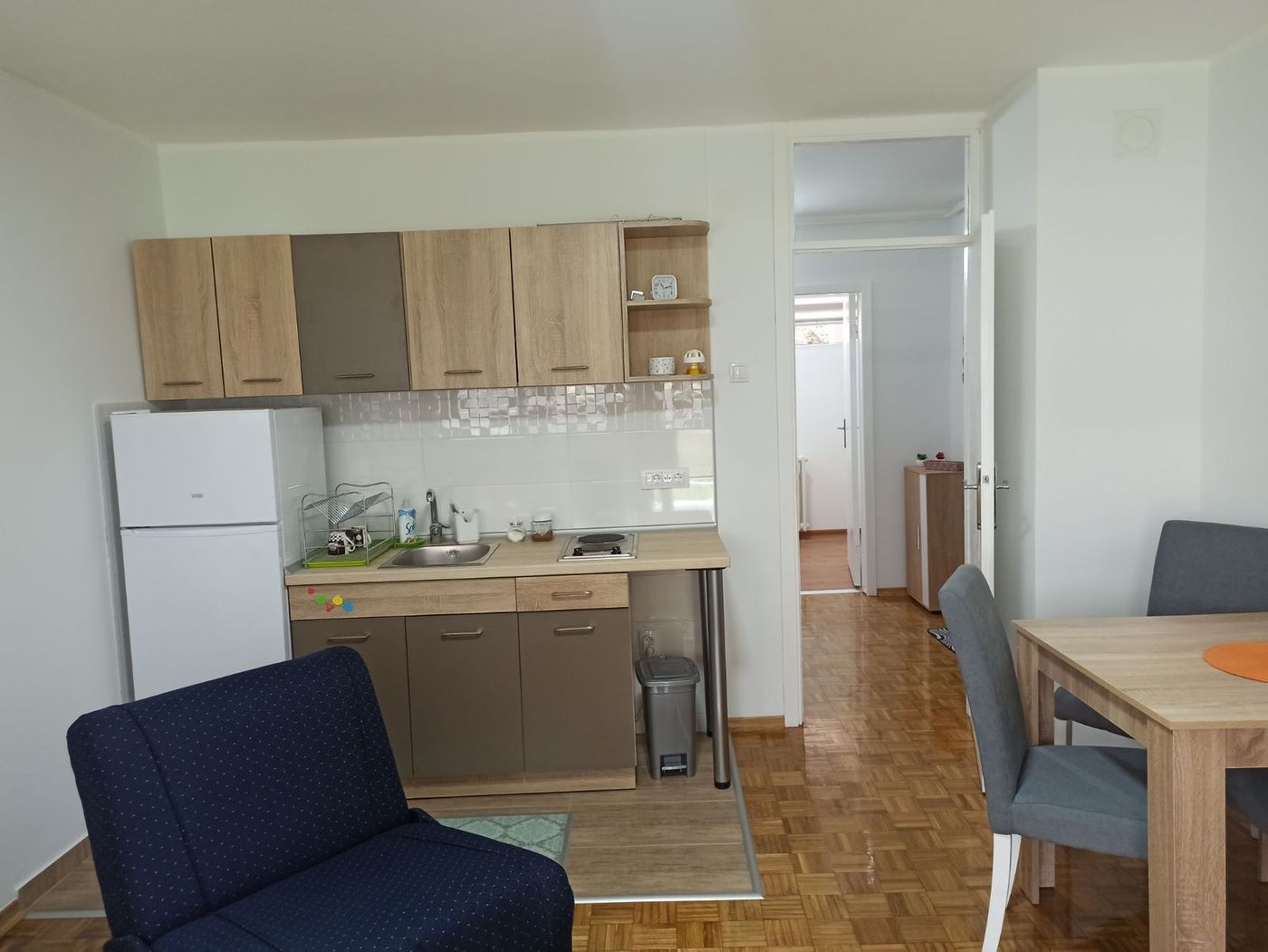 Uknjižen   odličan jednoiposoban stan   062 792 583 3