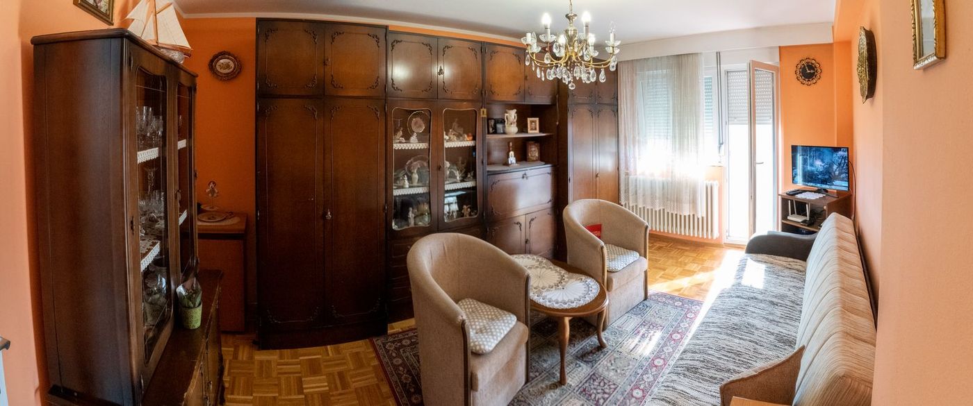 Kompletno renoviran   idealan raspored   otvoren pogled 062 792 583 1