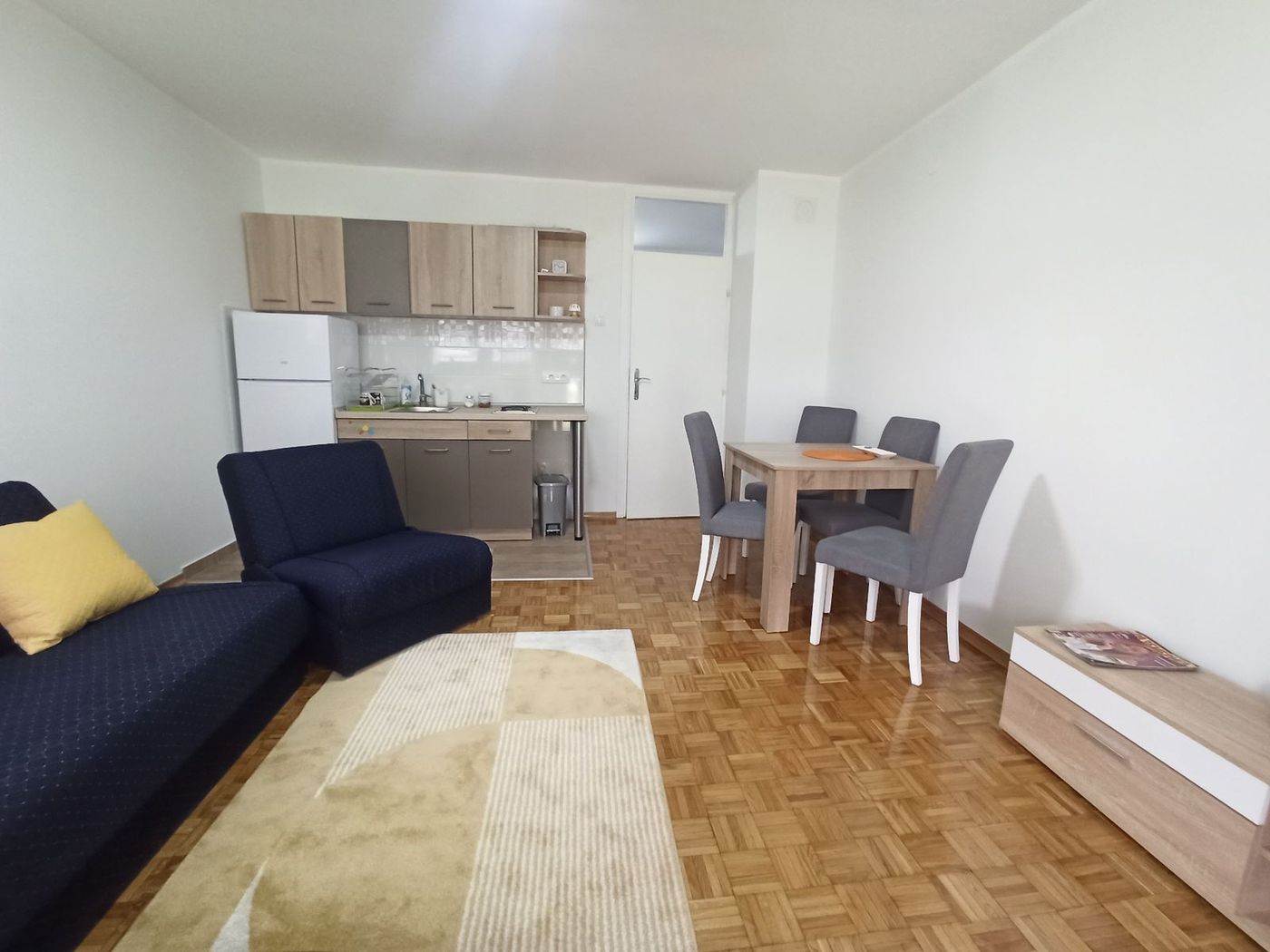 Uknjižen   odličan jednoiposoban stan   062 792 583 2