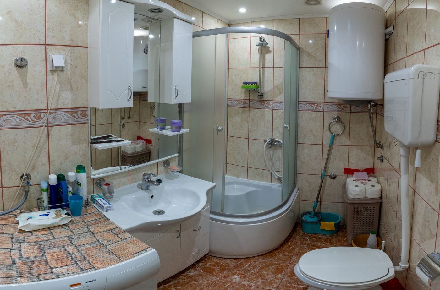 Kompletno renoviran   idealan raspored   otvoren pogled 062 792 583 4