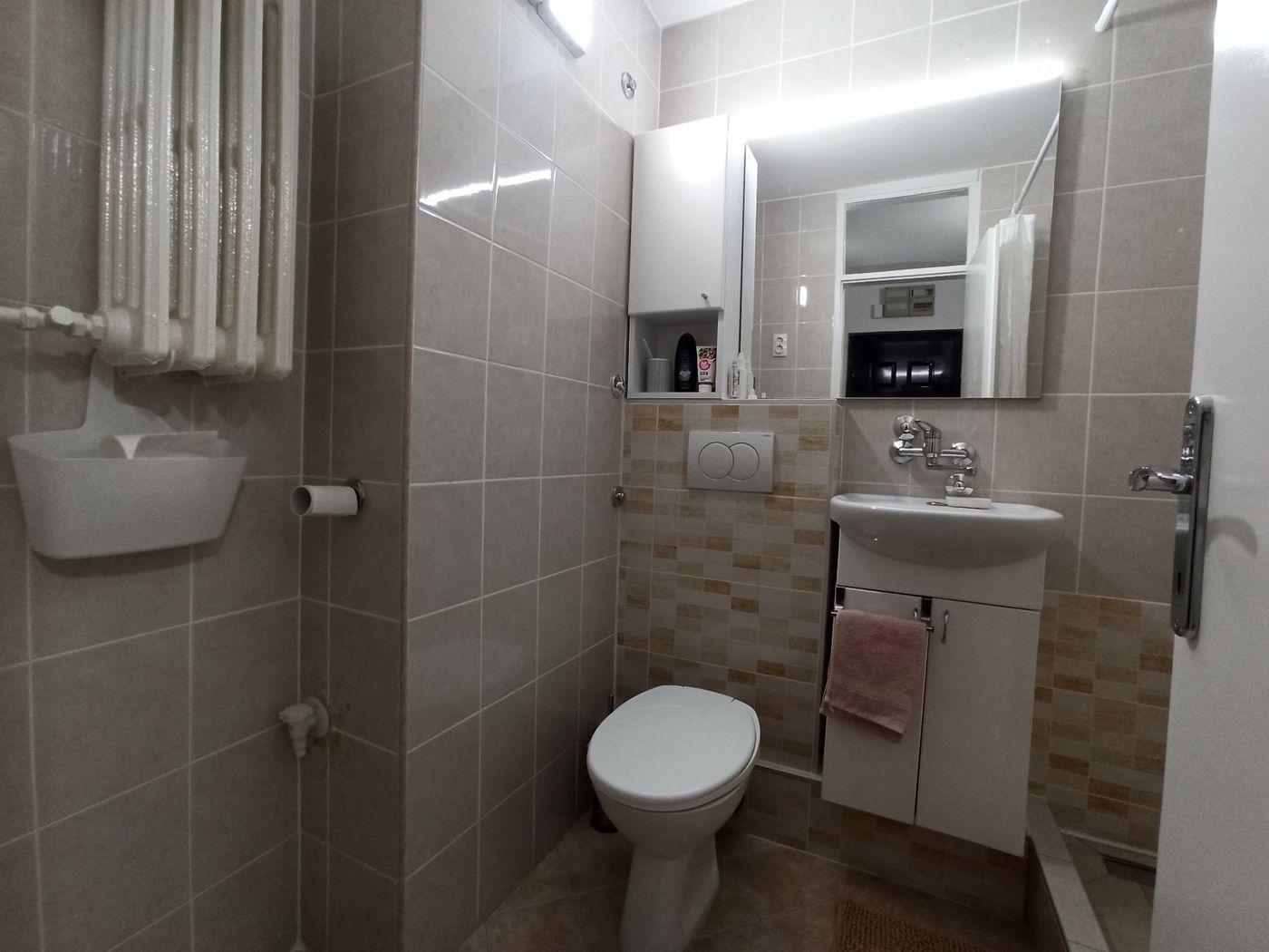 Uknjižen   odličan jednoiposoban stan   062 792 583 4