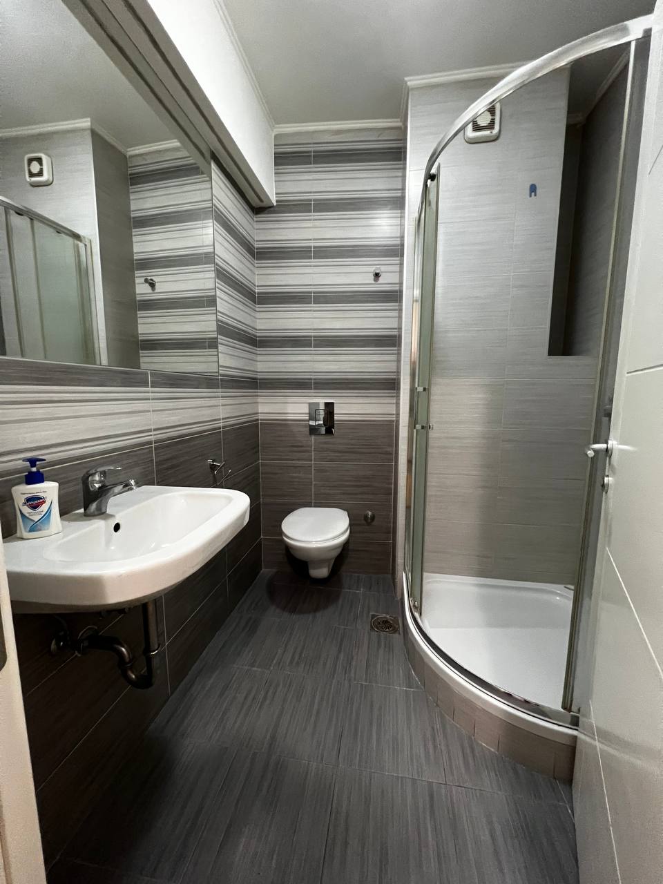 Hitna prodaja  snižena cena   odmah useljiv 062 792 583 5