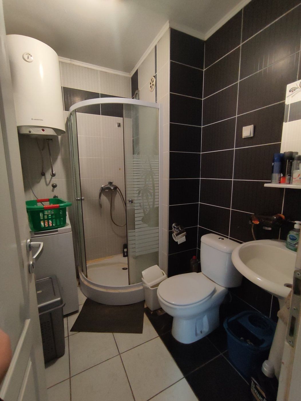 Odličan jednoiposoban stan   idealno za izdavanje   062 792 583 4