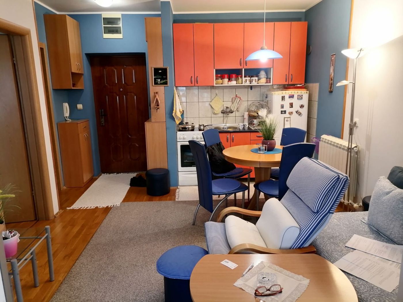 Odličan jednoiposoban stan   parking za stanare   062 792 583 2