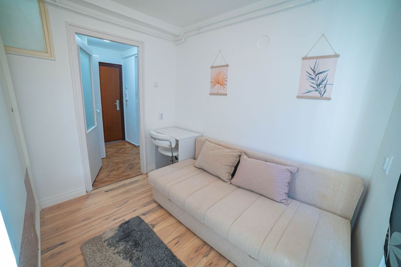 Olge Petrov   namešten   odmah useljiv   uknjižen   može kredit   062 792 583 4