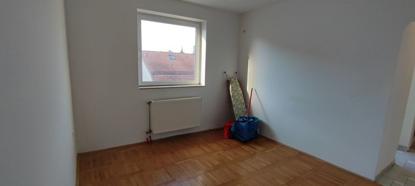 Odmah useljiv trosoban stan   parking za stanare   062 792 583 2