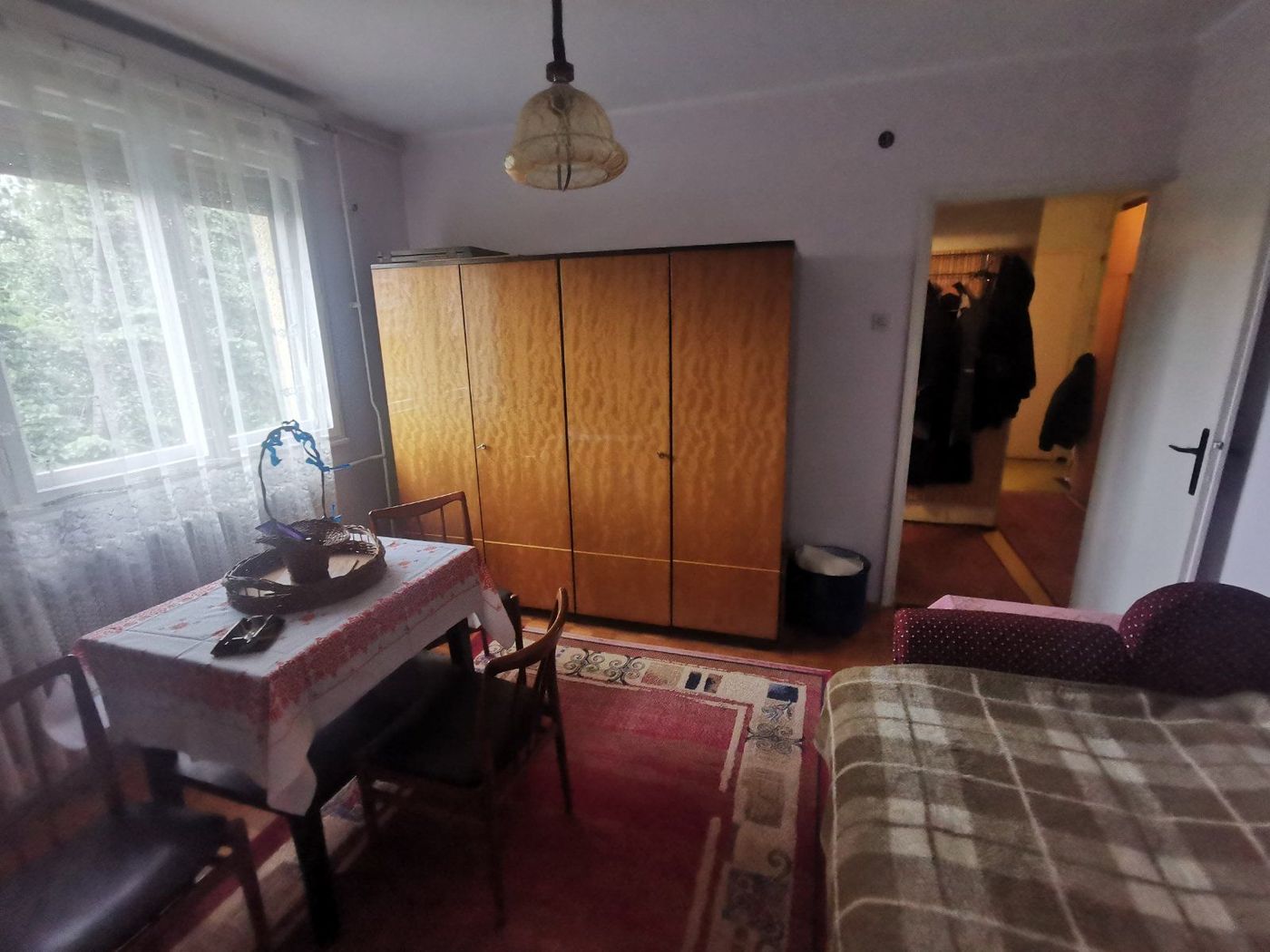 Povoljno   namešten   cena za dogovor 062 792 583 3