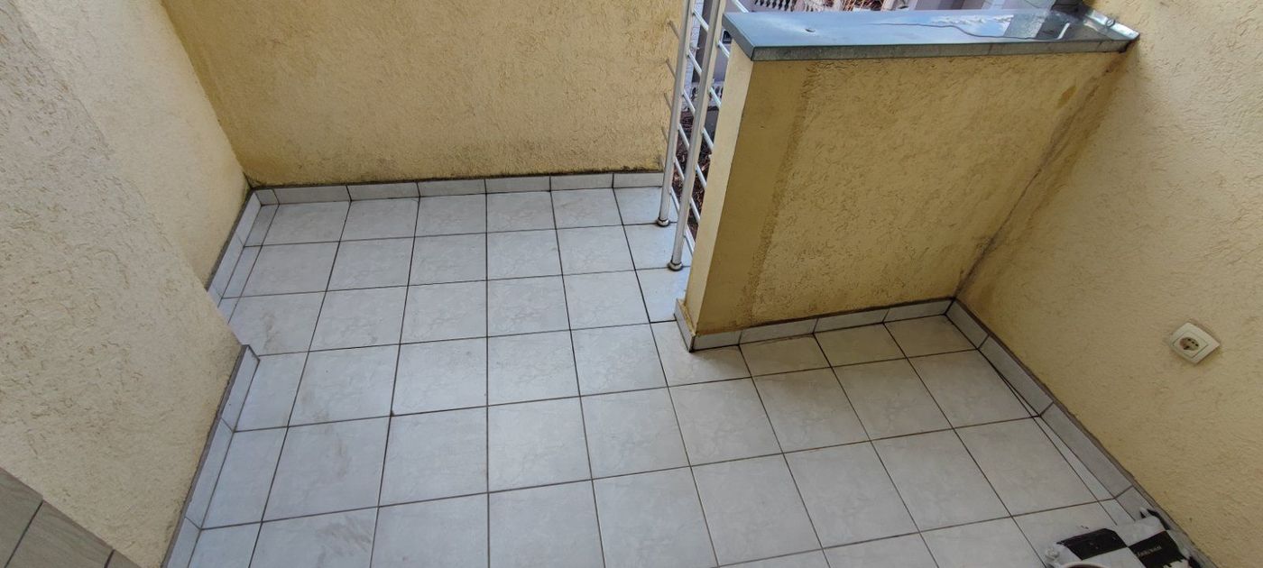 Odmah useljiv trosoban stan   parking za stanare   062 792 583 3