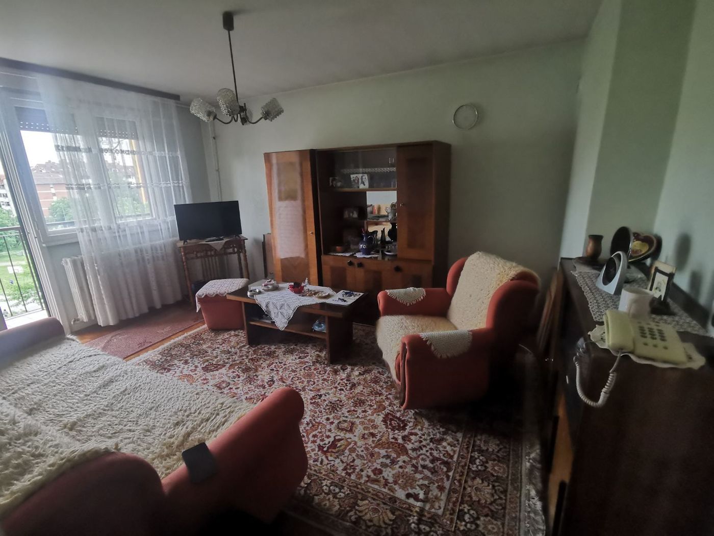 Povoljno   namešten   cena za dogovor 062 792 583 1