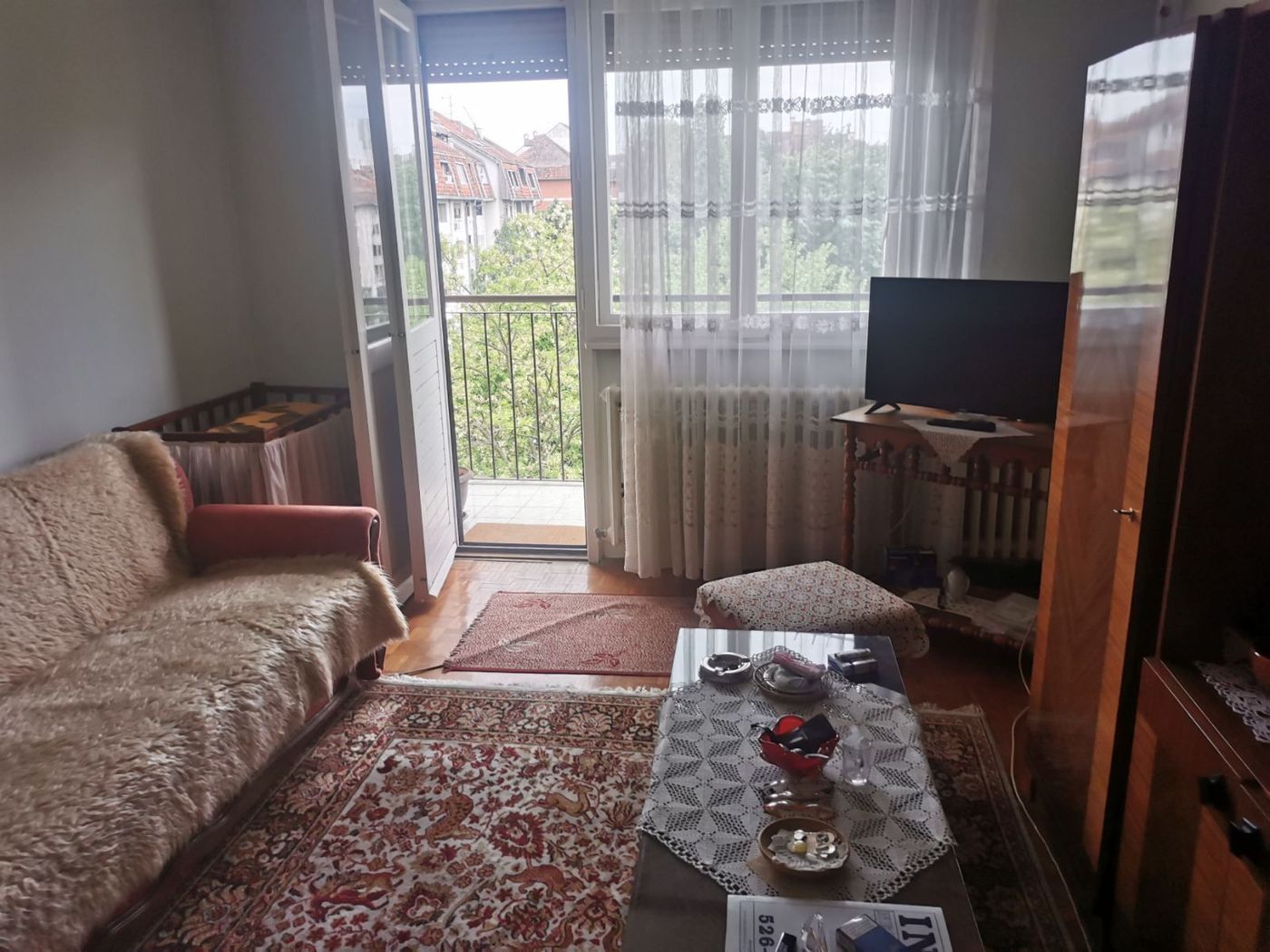 Povoljno   namešten   cena za dogovor 062 792 583 2