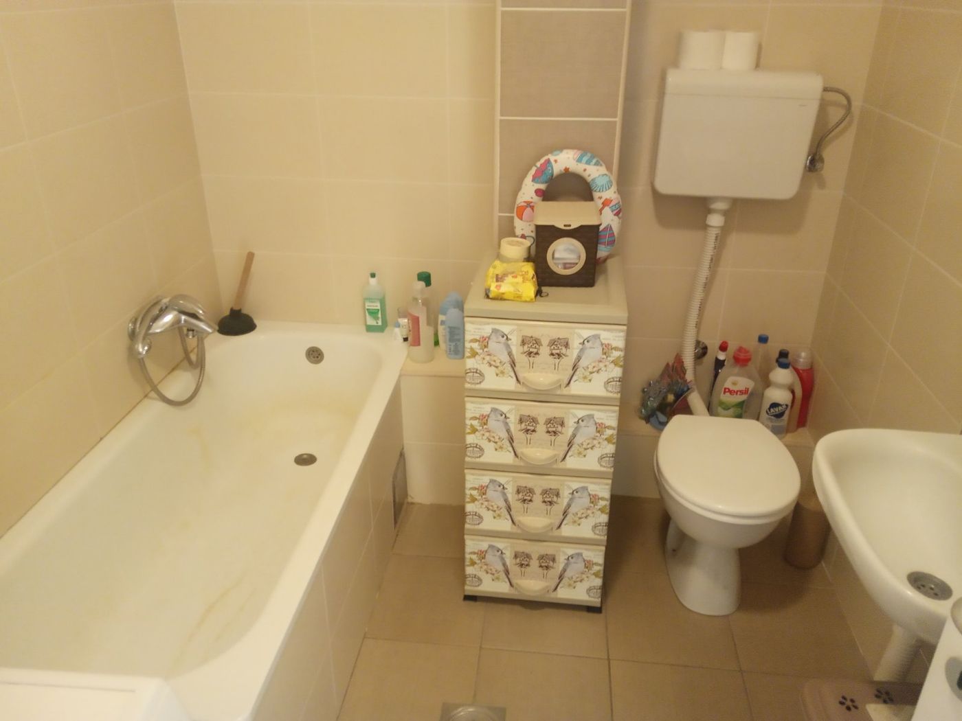 Uknjižen četvorosoban stan   odličan raspored   062 792 583 4