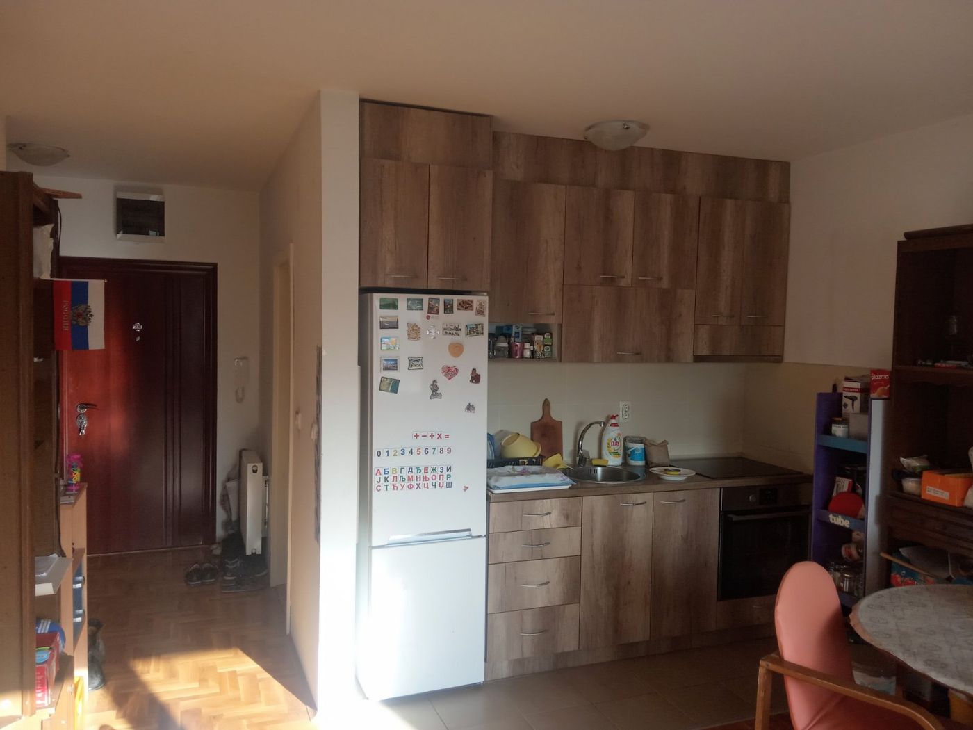 Uknjižen četvorosoban stan   odličan raspored   062 792 583 3