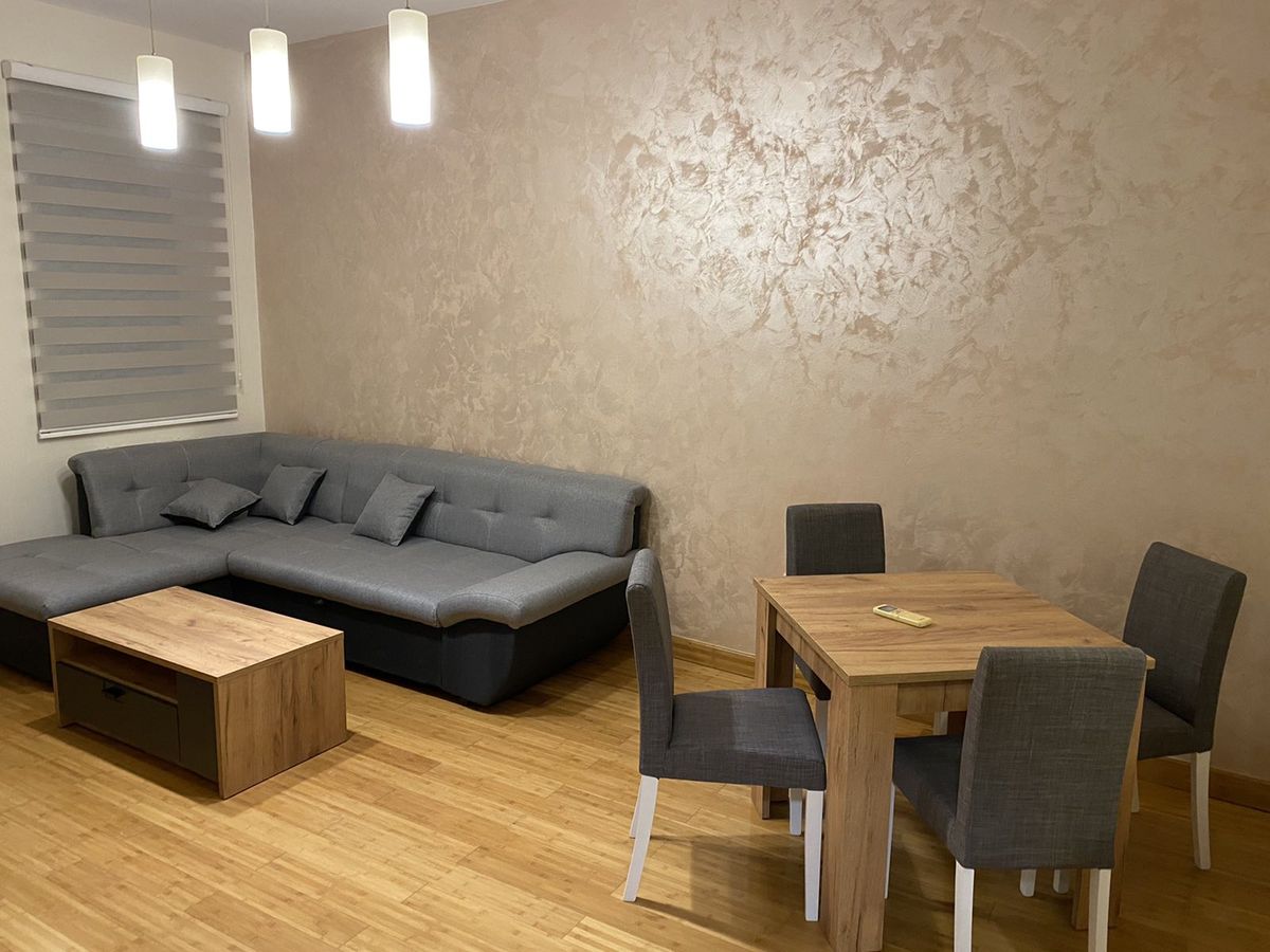 Namešten   savršen dvosoban stan na visokom prizemlju   062 792 583 2