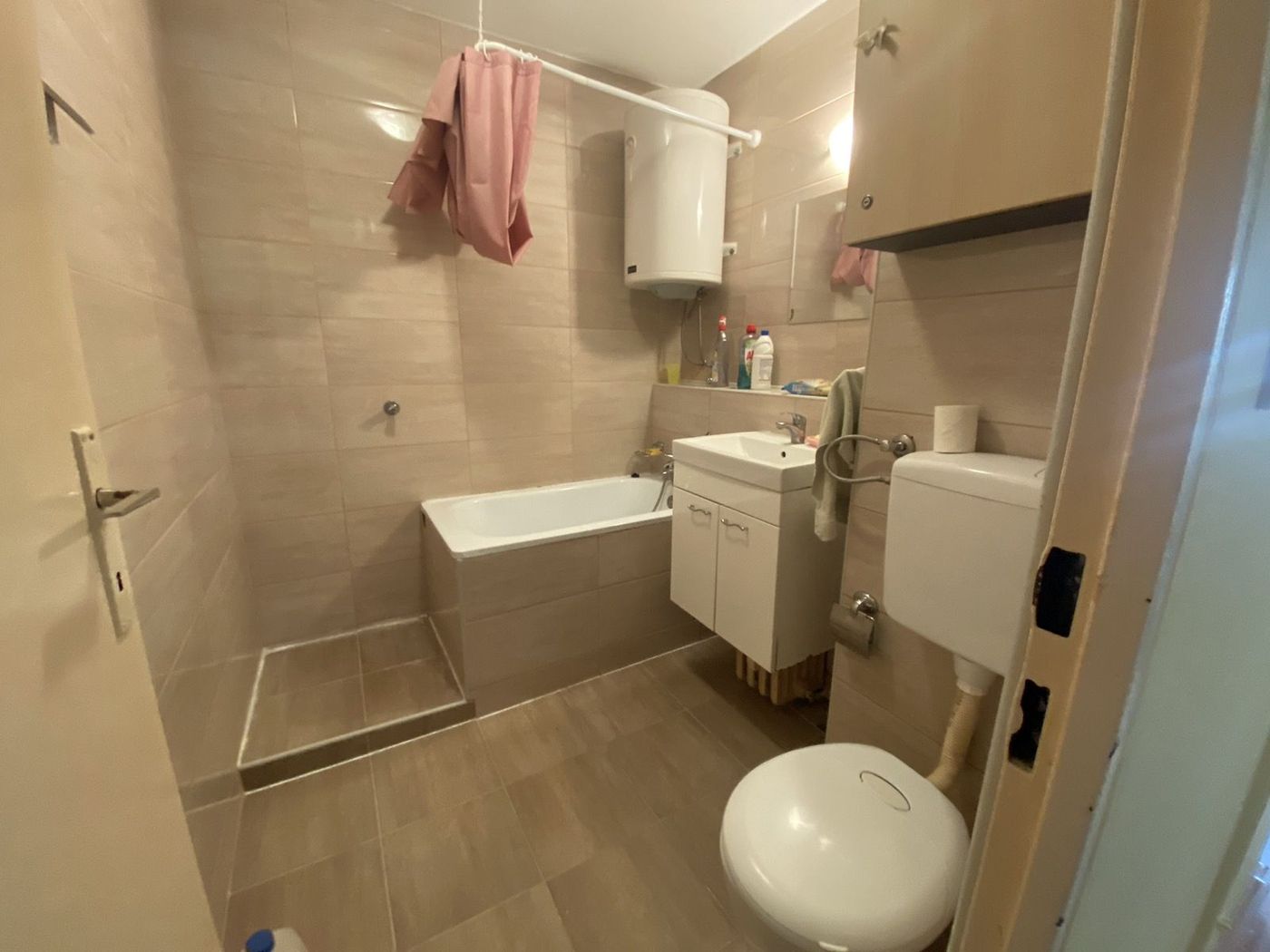 Blok 8   odmah useljiv   kredit   062 792 583 4