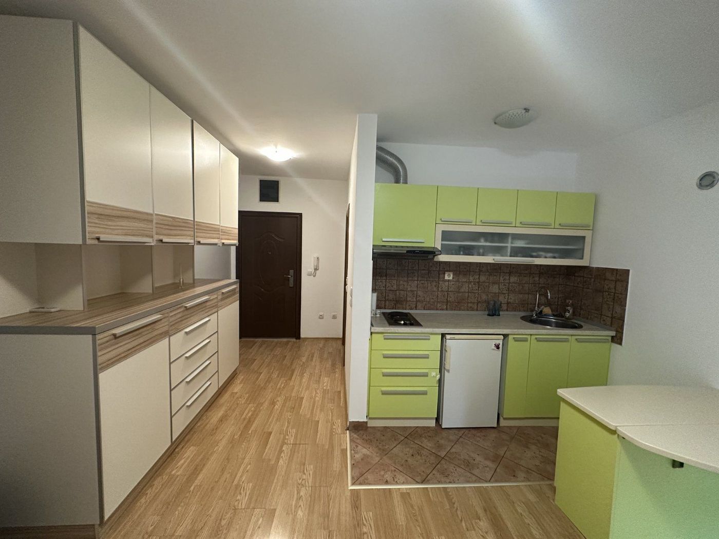 Savršena garsonjera   odmah useljiva   062 792 583 2