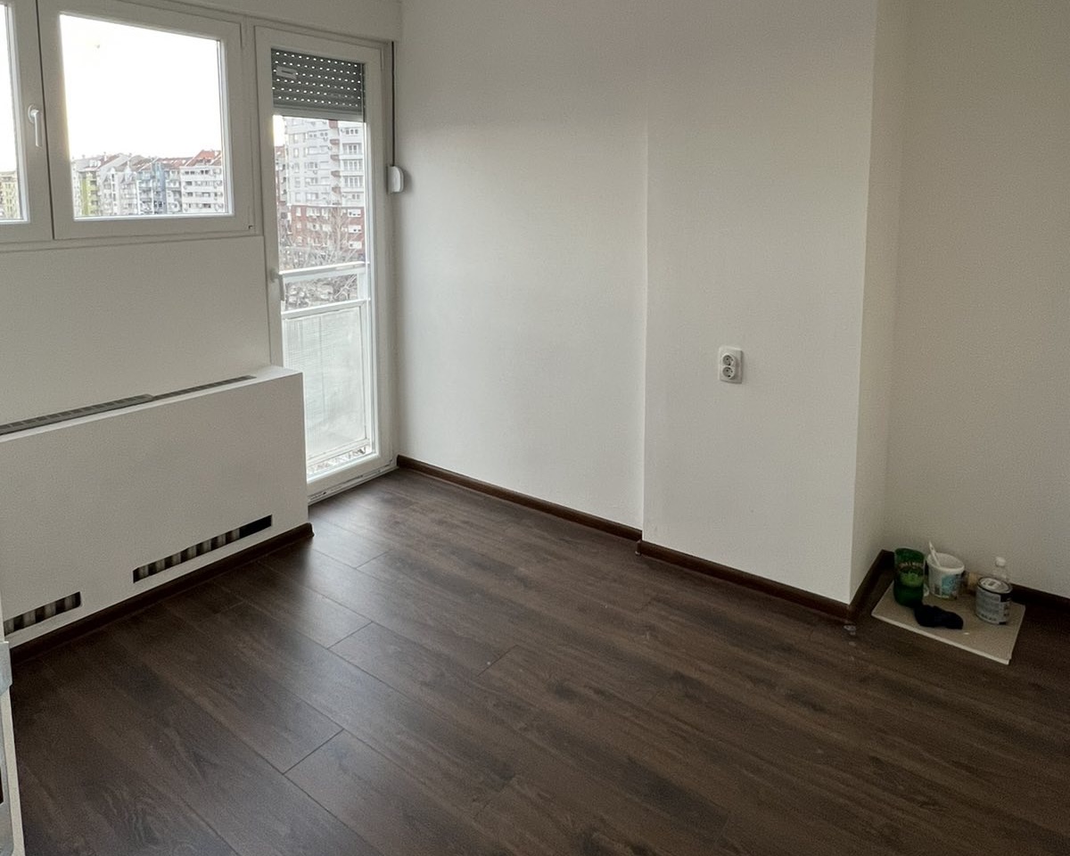 Odmah useljiv   renoviran   kod Baletske škole   062 792 583 4